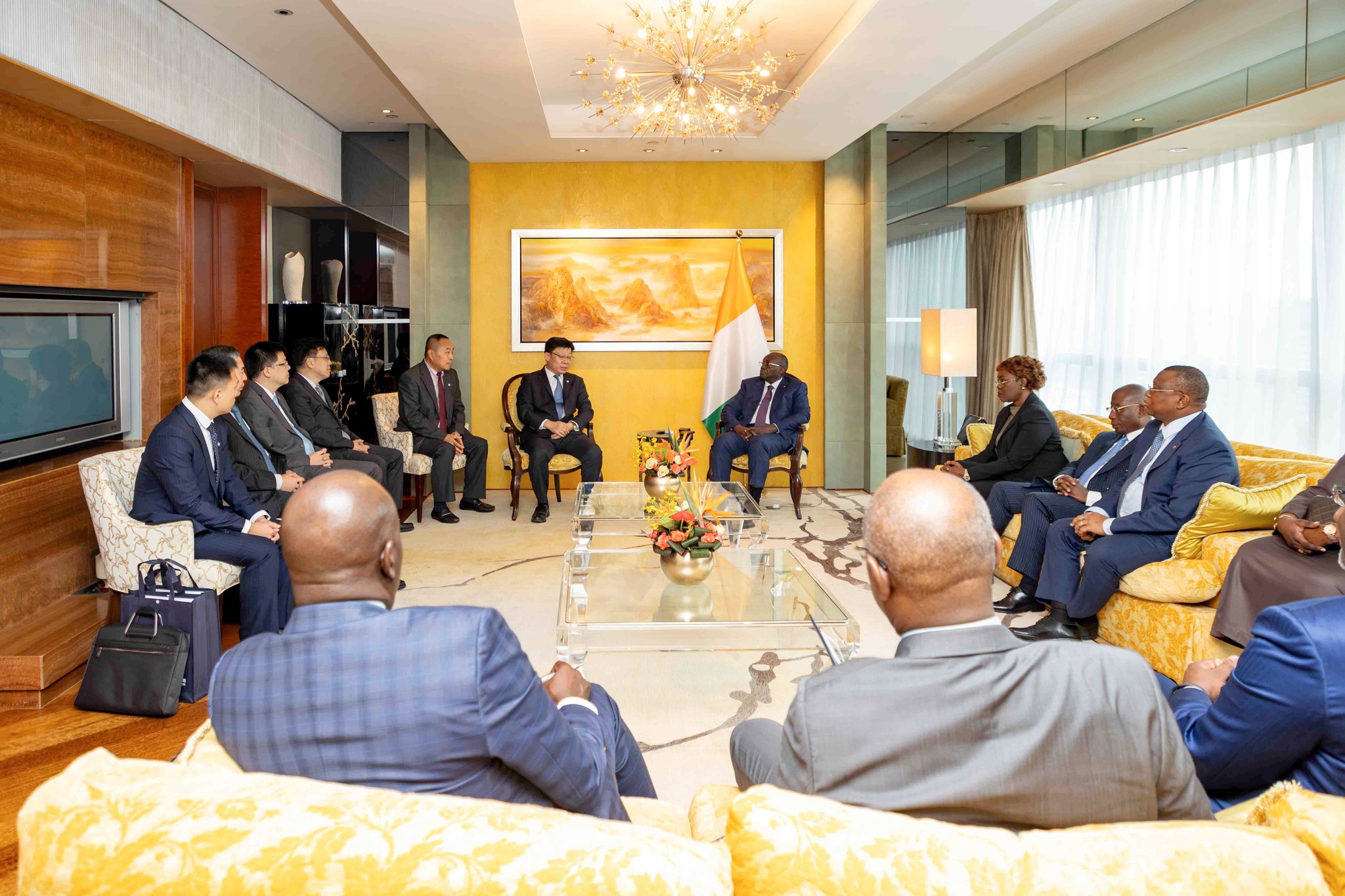 Vice President Tiemoko Meyliet Koné Meets with Leaders of Huawei and GENERTEC International in Beijing